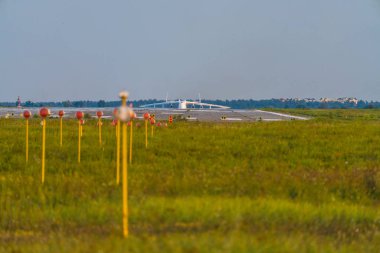 Antonov An-225 MRIYA uçak Kiev, Ukrayna Kyiv havaalanından alır. Bu dev kargo uçağı şimdiye kadar yapılmış en ağır uçağıdır. Yaz 2018