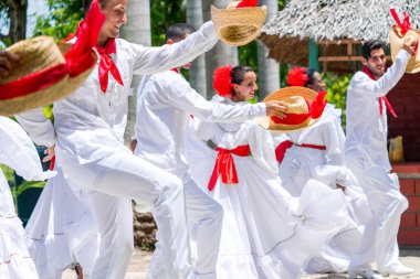 Oğlu jarocho la bamba halk dansları dans dansçılar. Küba, bahar 2018