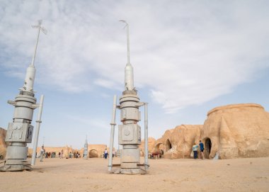 Tatooine gezegen manzara kümeleri için kayan yıldız savaşları film Sahara Çölü'nde terk edilmiş. Sahara, Tunus, 2016 olabilir