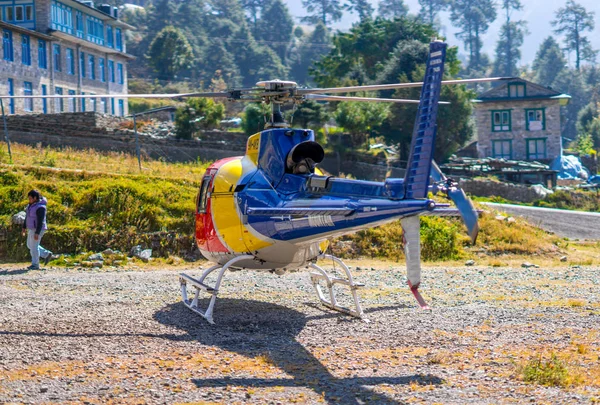 Διάσωση Ελικόπτερο Στο Αεροδρόμιο Lukla Στο Ιμαλάια Captured Φθινόπωρο Του — Φωτογραφία Αρχείου