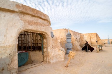 Tatooine gezegen manzara kümeleri için kayan yıldız savaşları film Sahara Çölü'nde terk edilmiş. Sahara, Tunus, 2016 olabilir