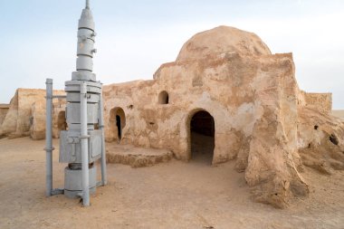 Tatooine gezegen manzara kümeleri için kayan yıldız savaşları film Sahara Çölü'nde terk edilmiş. Sahara, Tunus, 2016 olabilir