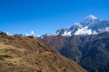 Herhangi bir zamanda, Lhotse ve Ama Dablam zirve toplantısı yapıldı. Nepal Everest Ana kampı trek