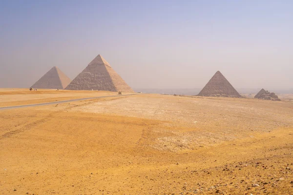Πυραμίδες Της Γκίζας Κοντά Στο Κάιρο Αίγυπτος Θαύμα Του Κόσμου — Φωτογραφία Αρχείου