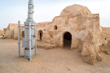 Tatooine gezegen manzara kümeleri için kayan yıldız savaşları film Sahara Çölü'nde terk edilmiş. Sahara, Tunus, 2016 olabilir