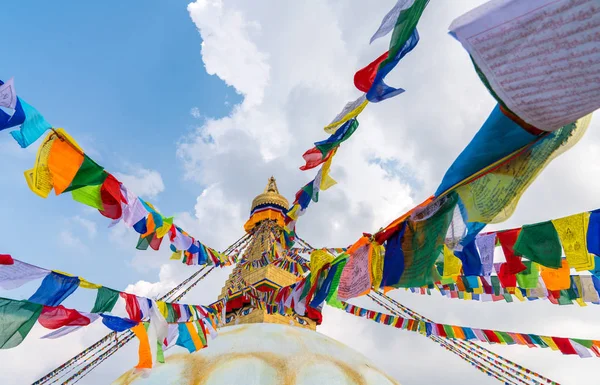 尼泊尔加德满都的 Boudhanath 博达哈佛塔的佛教佛塔是世界上最大的佛塔之一 — 图库照片