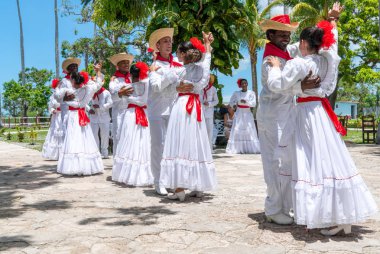 Oğlu jarocho la bamba halk dansları dans dansçılar. Küba, bahar 2018