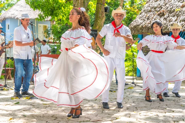 Dancers Costumes Musicians Perform Traditional Cuban Folk Dance Cuba Spring — Stock Photo, Image