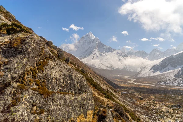 喜马拉雅山的阿玛达布拉姆峰会 珠穆朗玛峰大本营徒步 在尼泊尔徒步旅行 — 图库照片