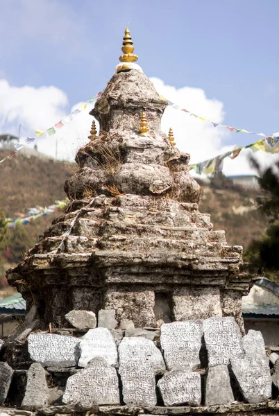 Stúpa Buddhismus Nebo Chorten Modlitebními Praporky Himalájích Cestování Nepálu Relegion — Stock fotografie