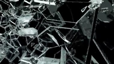 Paramparça ve ağır çekimde kırık cam. Alfa mat. 3D render. 3D animasyon
