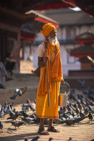 Hombre Sadhu Hindú Palomas Plaza Durbar Katmandú Nepal Octubre 2013 —  Fotos de Stock