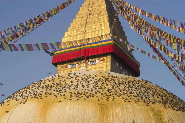 ボダナートでカトマンズ ネパール バァウダ仏舎利塔の仏教のストゥーパは世界で最大の仏塔の一つ — ストック写真