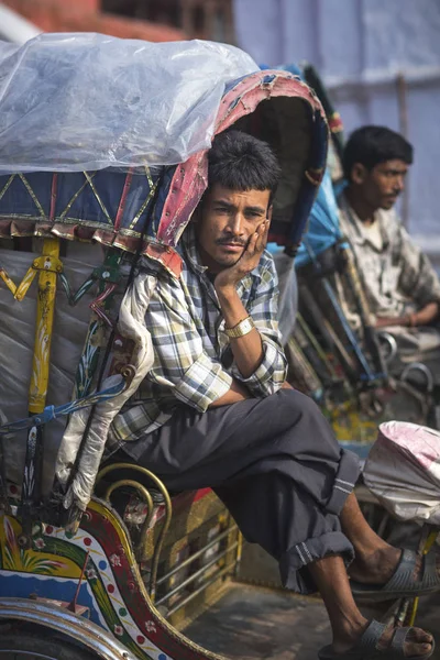 Motorista Rickshaw Esperando Clientes Praça Durbar Kathmandu Capturado Nepal Outono — Fotografia de Stock