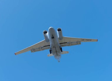 Antonov An-72 nakliye uçağı iniş 