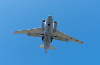 Antonov An-72 nakliye uçağı iniş 