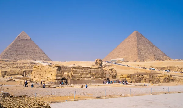 Turistler ve büyük Sfenks Giza — Stok fotoğraf