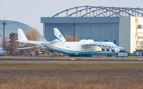 Antonow an-225 mriya Flugzeug vor dem Start in gostomel airpor — Stockfoto