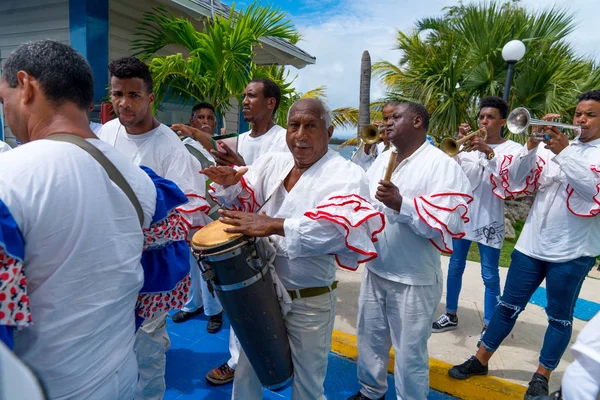 Cuban Musicians perform for tourists — Stock Photo, Image