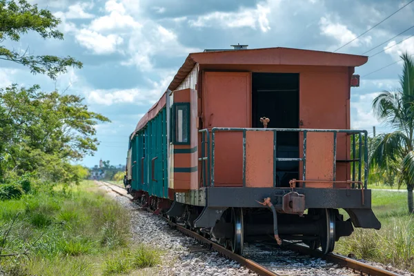 Παλαιές Ατμομηχανές Σιδηροδρομικά Τρένα Για Τουριστικές Περιηγήσεις Και Ταξίδια Άνοιξη — Φωτογραφία Αρχείου