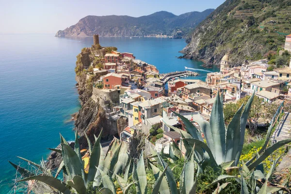 Färgglada Hus Vernazza Stad Fem Cinque Terre Byarna Byggda Udde — Stockfoto