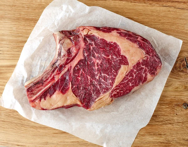 Färsk rå rib eye steak — Stockfoto