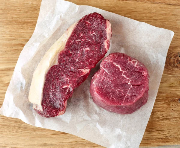 Raw strip loin and fillet mignon steak — Stock Photo, Image