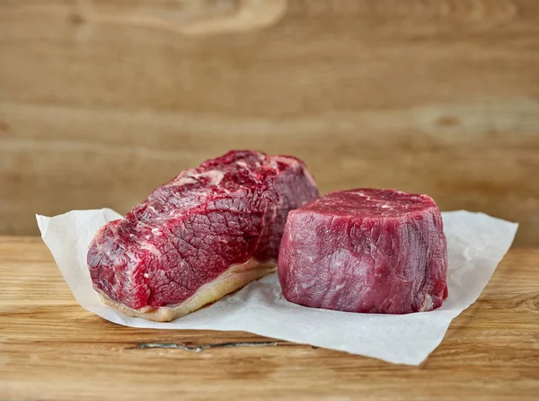 Lomo y filete crudos mignon steak —  Fotos de Stock