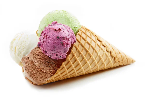 在白色背景上隔绝的冰淇淋锥 — 图库照片