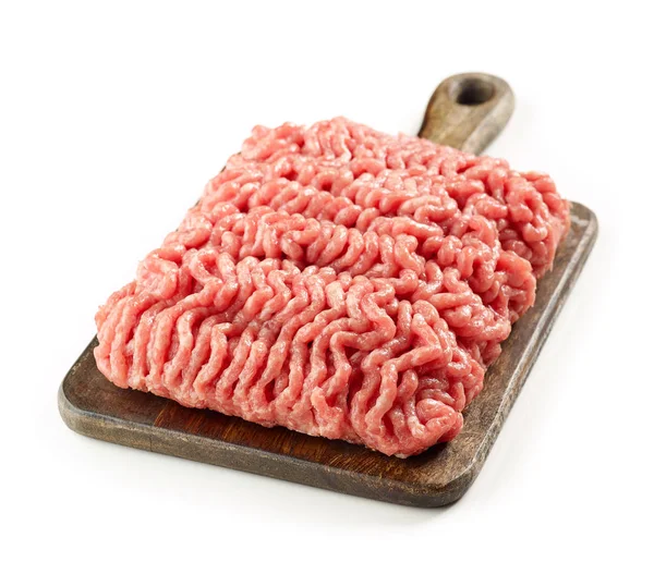 Rauw Gehakt Vlees Houten Snijplank Geïsoleerd Witte Achtergrond — Stockfoto