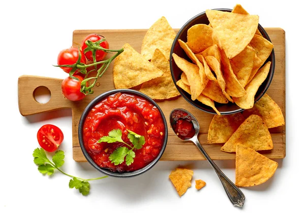 Mais-Chips-Nachos und Salsa-Sauce — Stockfoto