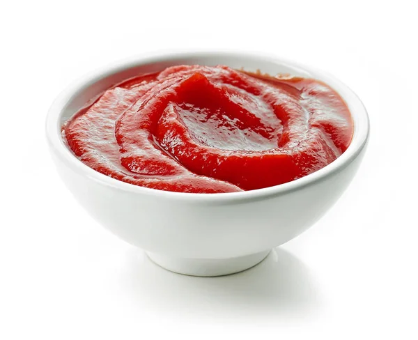Schaal Van Tomatensaus Ketchup Geïsoleerd Witte Achtergrond — Stockfoto