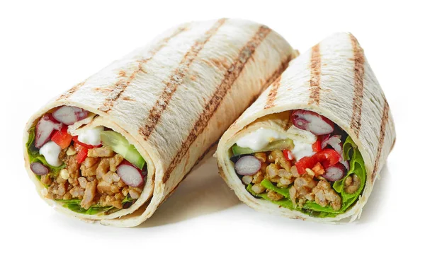 Tortilla wrap con carne macinata fritta e verdure — Foto Stock