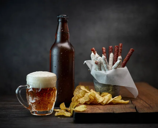 Cerveza y snacks —  Fotos de Stock