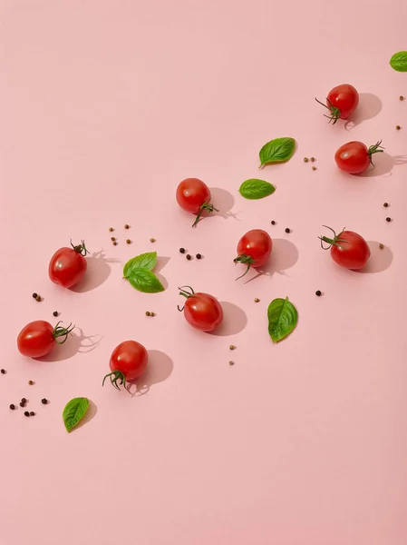 Tomate, manjericão e pimenta — Fotografia de Stock