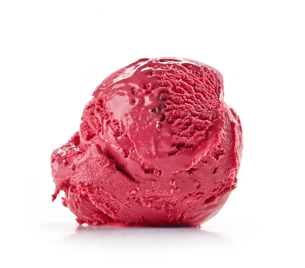 Kırmızı vişneli dondurma — Stok fotoğraf