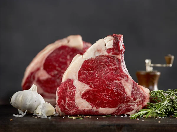 Świeże mięso ze steków wołowych — Zdjęcie stockowe