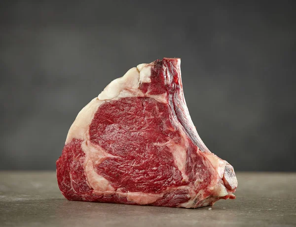 新鮮な生牛ステーキ肉 — ストック写真