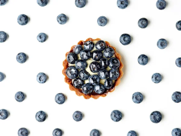 Blueberry tart and blueberry pattern — Stock Photo, Image