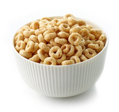 Beyaz arka planda bir kase kahvaltı halkası.