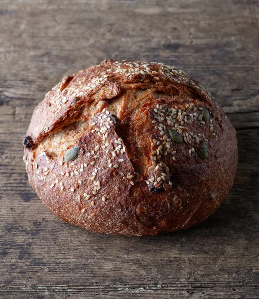 Pane Artigianale Appena Sfornato Tavola Rustica Legno — Foto Stock