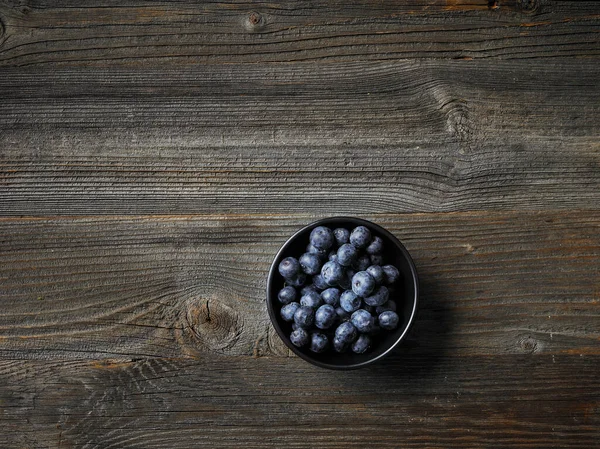 Bowl Fresh Raw Blueberries Rustic Kitchen Table Top View — Stock Photo, Image