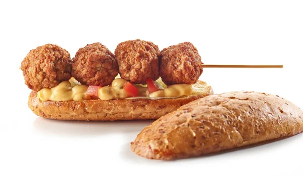 Pane Tostato Con Polpette Isolate Fondo Bianco — Foto Stock