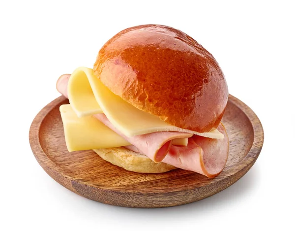 Sándwich Desayuno Con Salchicha Jamón Queso Plato Madera Aislado Sobre — Foto de Stock