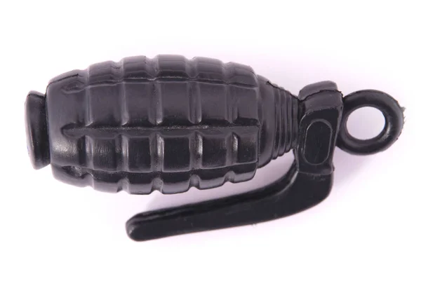 白の背景に黒のプラスチックのおもちゃ手榴弾 — ストック写真