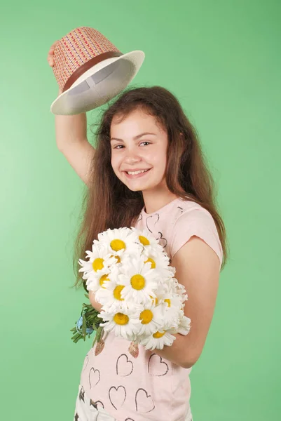 Portrait Young Girl Bouquet Chamomiles Isolated Green Background — Stock Photo, Image