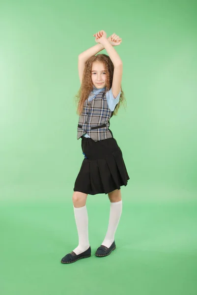 Hermosa Joven Uniforme Escolar Aislado Sobre Fondo Verde — Foto de Stock