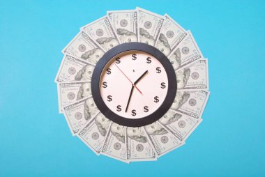 Saat ve doları kavramı. Mandala kaleydoskop para üzerinden tarih saat. Soyut para arka plan tarama deseni tekrar mandala daire. Üzerinde mavi arka plan.