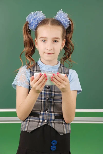 Aranyos Lány Iskolás Közelében Tábla Koncepció Oktatás Iskolai Élet — Stock Fotó