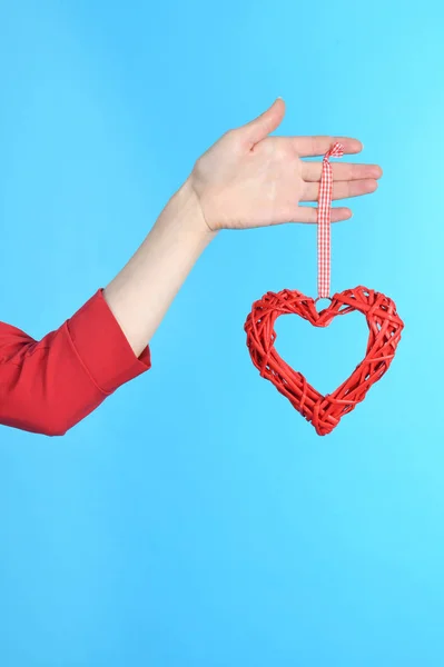 Mujer Mano Sosteniendo Símbolo Del Corazón Mano Aislado Sobre Fondo —  Fotos de Stock